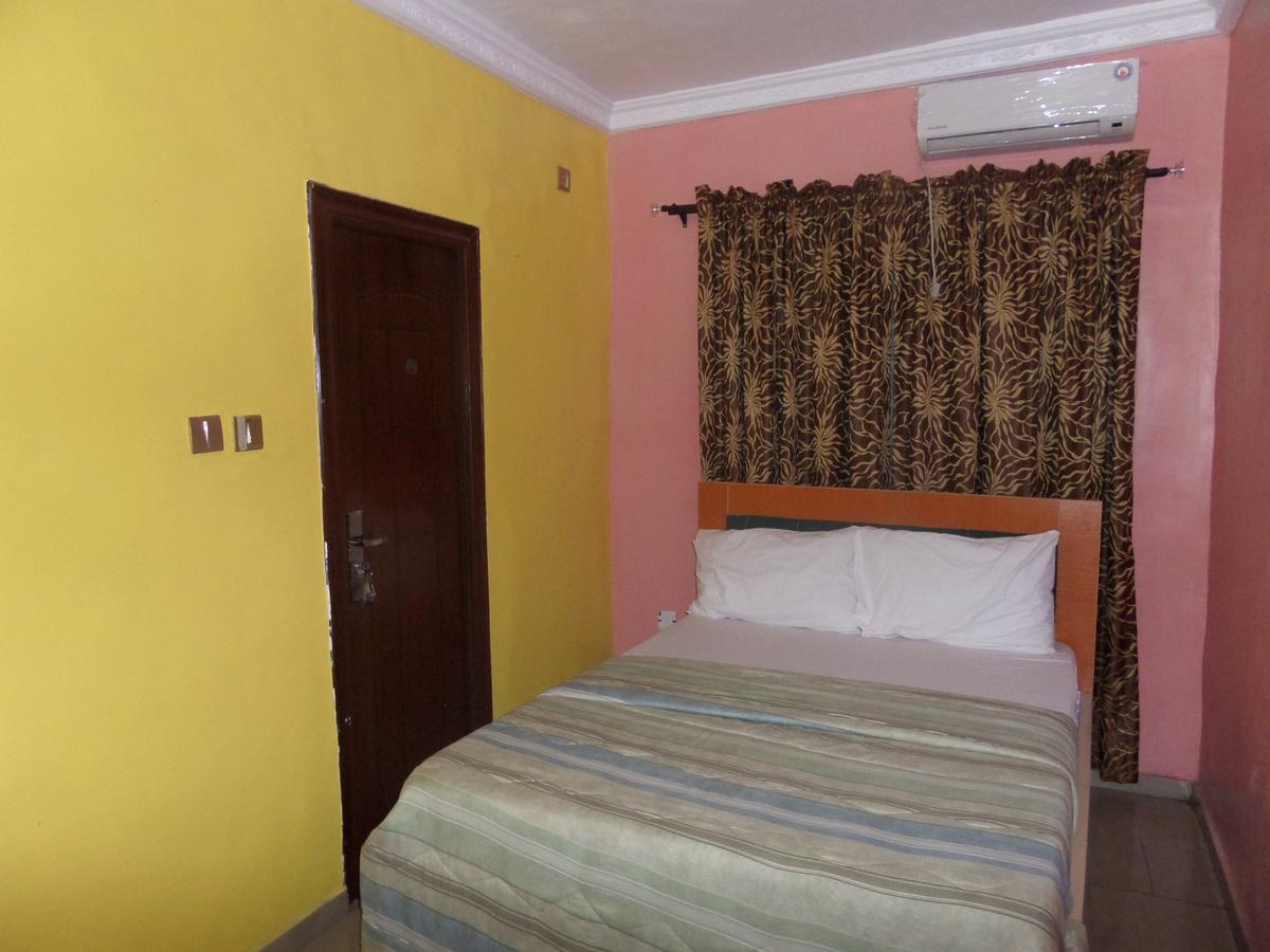De-Zone Hotel Ikotun Екстериор снимка