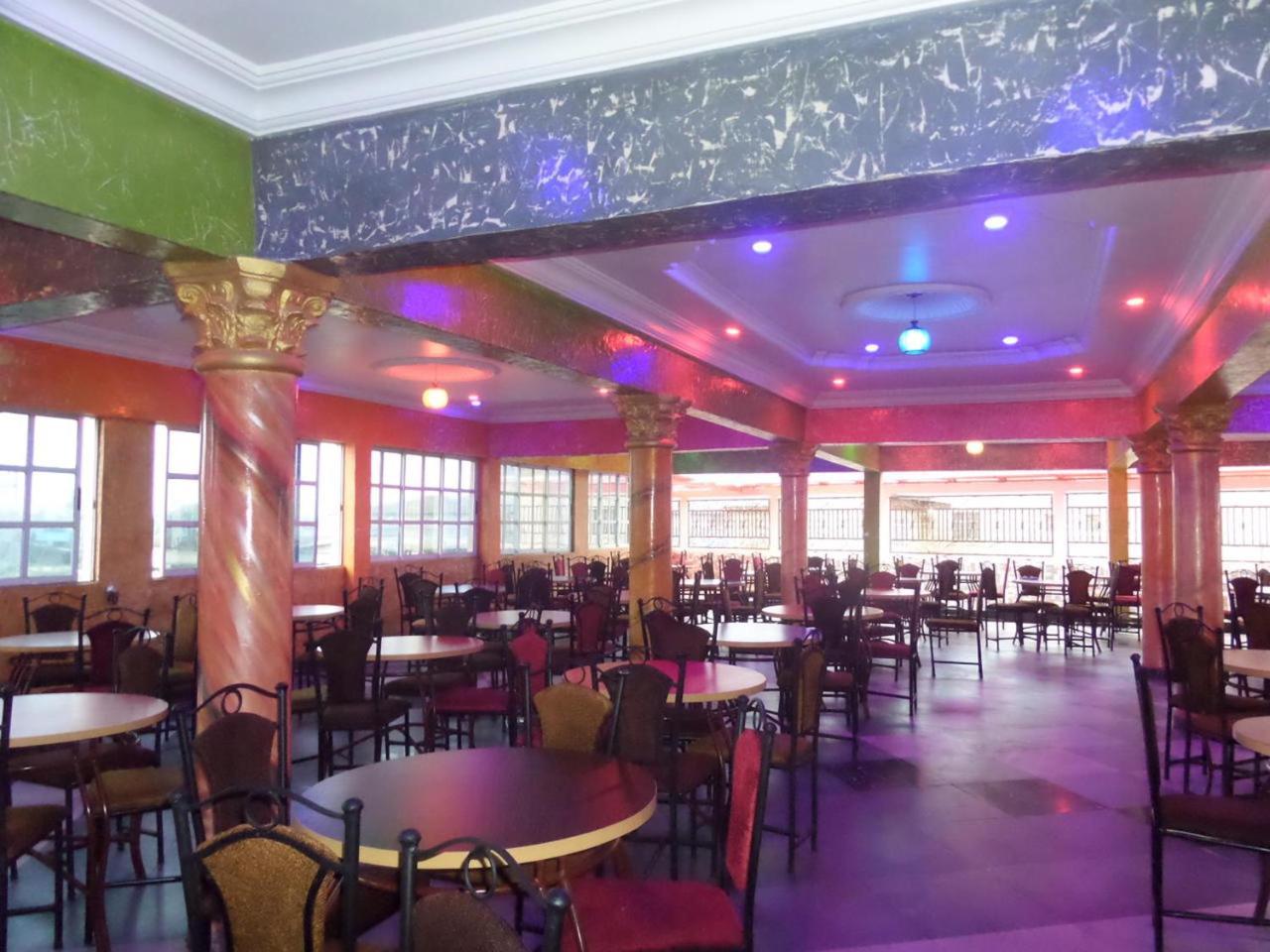 De-Zone Hotel Ikotun Екстериор снимка